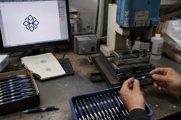 Promosyon ürünlerine logo baskı süreci
